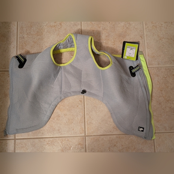 True love Gray and Yellow Dog Cooling Vest NWT - Picture 5 of 6
